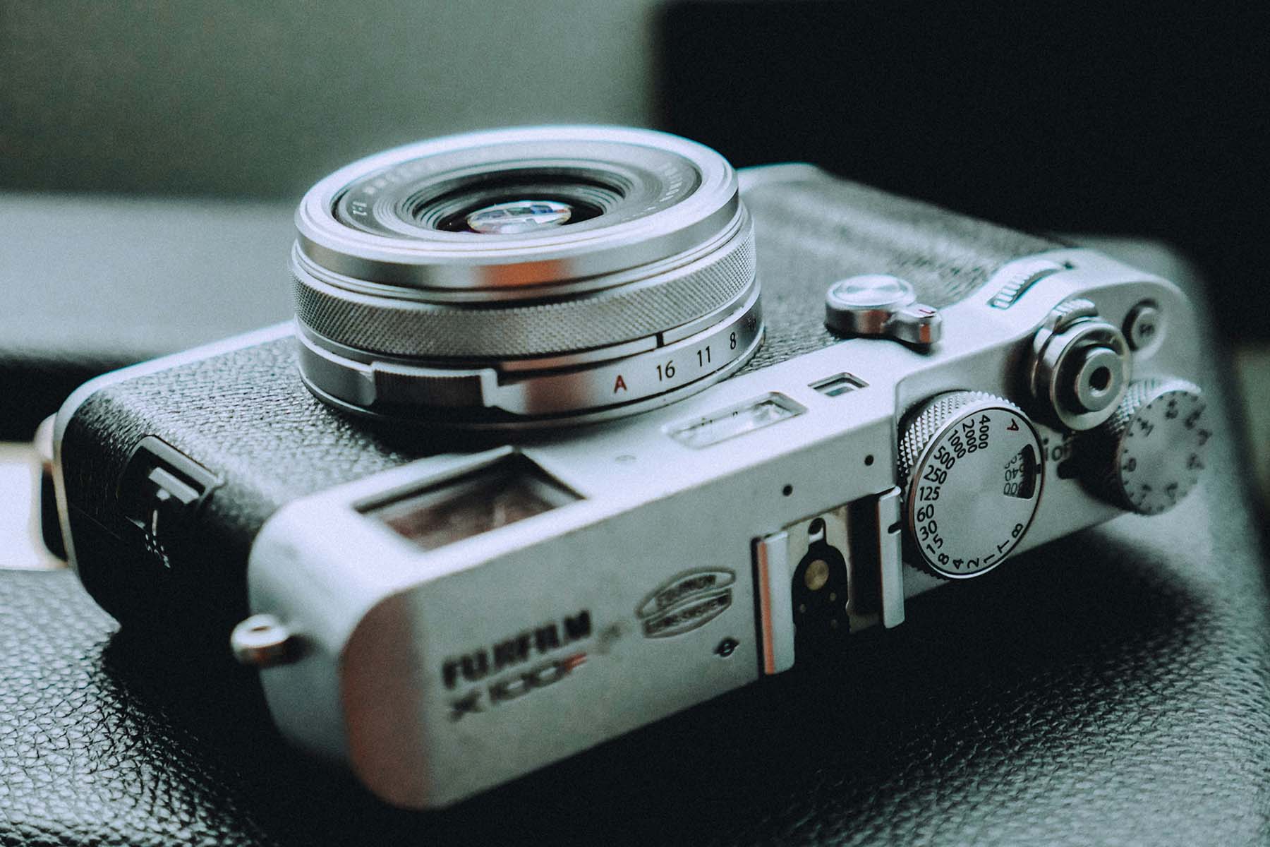 Máy ảnh Fujifilm X-series với vòng chỉnh khẩu độ và tốc độ trên thân máy