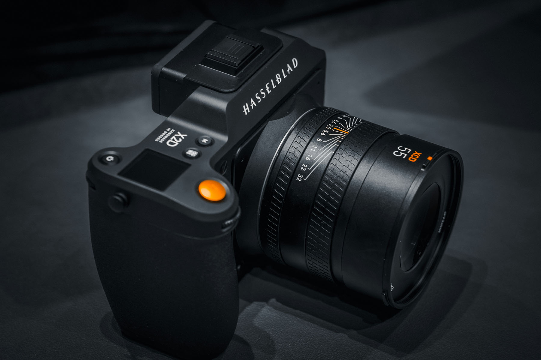 Máy ảnh medium format Hasselblad với cảm biến kích thước lớn, đại diện cho hệ máy ảnh chuyên nghiệp